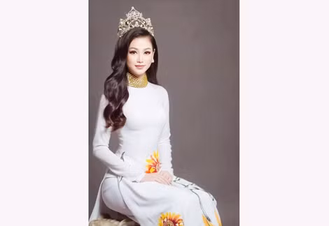 Ngoài sắc đẹp, phong thái tự tin, Phương Khánh còn chinh phục Ban giám khảo Hoa hậu Trái đất 2018 nhờ lối ứng xử thông minh với vốn tiếng Anh lưu loát. Ngoài sắc đẹp, phong thái tự tin, Phương Khánh còn chinh phục Ban giám khảo Hoa hậu Trái đất 2018 nhờ lối ứng xử thông minh với vốn tiếng Anh lưu loát.