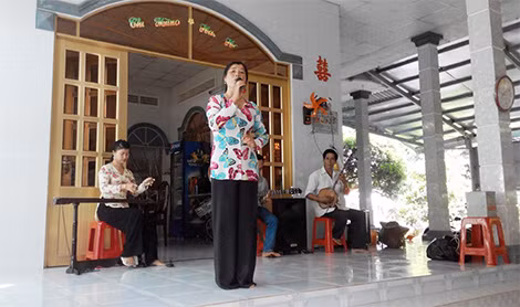 Một tiết mục đờn ca tài tử. Một tiết mục đờn ca tài tử.