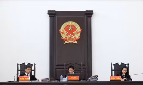 Hội đồng xét xử.
