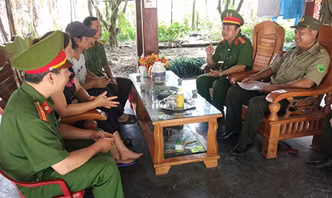 Lực lượng Công an tỉnh Yên Bái tăng cường xuống cơ sở tuyên truyền, vận động người dân tham gia đấu tranh, tố giác tội phạm.