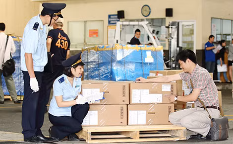 Các Cục Hải quan phấn đấu hoàn thành cao nhất chỉ tiêu thu NSNN đã được giao. Các Cục Hải quan phấn đấu hoàn thành cao nhất chỉ tiêu thu NSNN đã được giao.