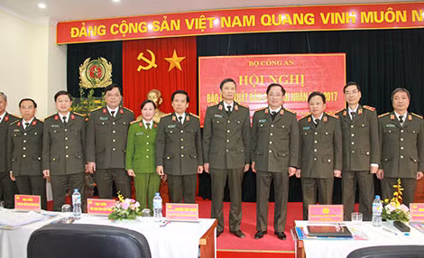 Thứ trưởng Nguyễn Văn Thành với các đại biểu dự Hội nghị.
