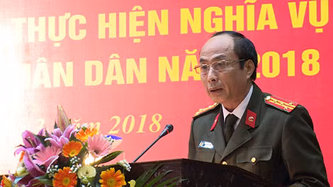 Đại tá Trịnh Đình Thành, Phó Giám đốc Công an tỉnh phát biểu tại lễ giao nhận quân.
