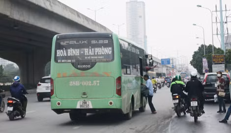 Cảnh sát giao thông, thanh tra giao thông Hà Nội sẽ tăng cường xử lý xe khách vi phạm.