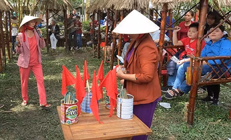 Hội bài chòi ở xã Thủy Thanh được tổ chức vào đầu năm Mậu Tuất thu hút đông đảo người chơi.