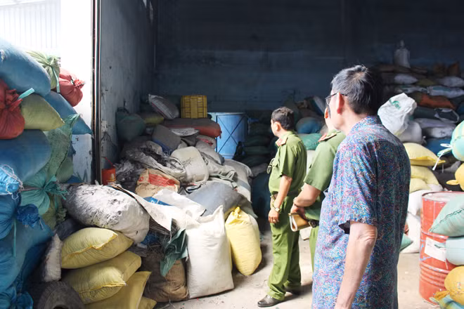 Cảnh sát PCCC, Công an tỉnh Long An tăng cường kiểm tra an toàn PCCC.
