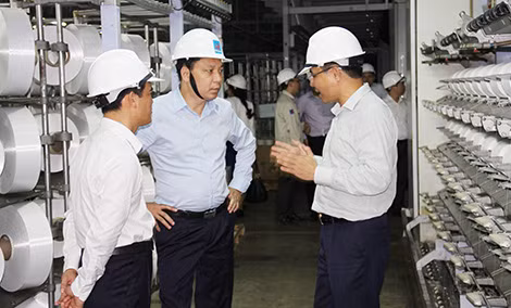 Thứ trưởng Bộ Công Thương Đặng Hoàng An kiểm tra tiến độ nâng công suất sản xuất sợi DTY Thứ trưởng Bộ Công Thương Đặng Hoàng An kiểm tra tiến độ nâng công suất sản xuất sợi DTY