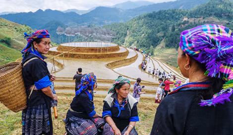 Triển lãm sắp đặt “Mây pha lê - La Pán Tẩn 2018” đang nhận được rất nhiều ý kiến trái chiều.