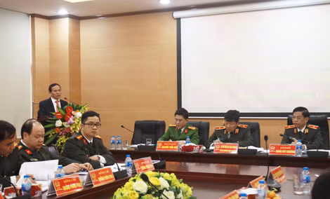 Thiếu tướng Nguyễn Phong Hòa, nguyên Phó Tổng cục trưởng Tổng cục Cảnh sát phát biểu tham luận tại tọa đàm.