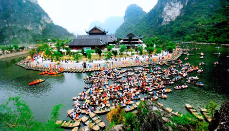 Du lịch Tràng An - Bái Đính ngày càng thu hút du khách trong và ngoài nước.