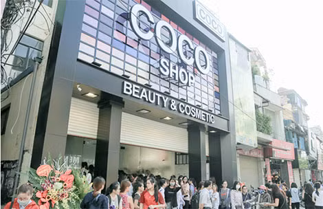 Buổi khai trương store Coco Shop tại số 80 phố Chùa Bộc, Hà Nội đã thu hút hàng trăm khách hàng.
