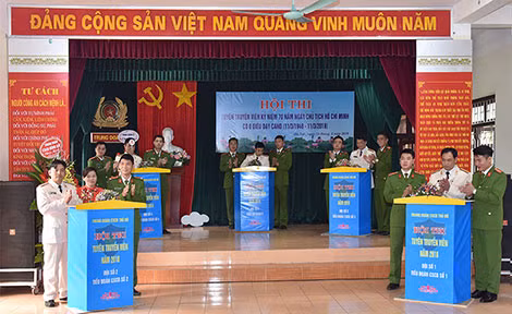 Cả 5 đội thi trả lời xuất sắc phần thi trắc nghiệm.