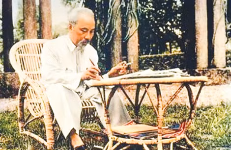 Chủ tịch Hồ Chí Minh từng nêu quan điểm: “Phải giết đi một con sâu mà cứu được cả rừng cây thì việc đó là cần thiết”.