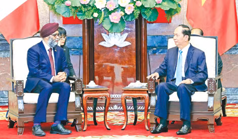 Chủ tịch nước Trần Đại Quang và ngài Harjit Singh Sajjan, Bộ trưởng Quốc phòng Canada tại buổi tiếp. Ảnh: TTXVN