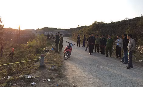 Đại tá Đỗ Tiến Dũng, Phó Giám đốc Công an tỉnh Hà Giang chỉ đạo công tác điều tra vụ án. Đại tá Đỗ Tiến Dũng, Phó Giám đốc Công an tỉnh Hà Giang chỉ đạo công tác điều tra vụ án.