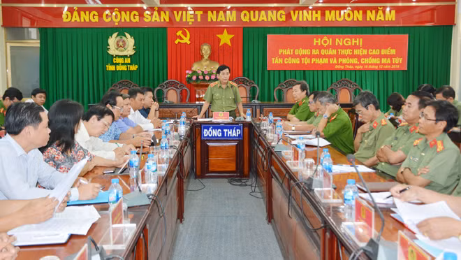 Thiếu tướng Nguyễn Minh Thuấn, Giám đốc Công an Đồng Tháp phát động đợt cao điểm ra quân tấn công tội phạm.