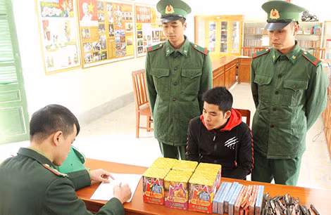 Tuấn cùng tang vật