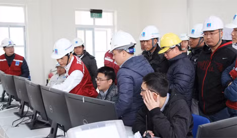 Đồng chí Nguyễn Thành Hưởng – Trưởng Ban QLDA ĐLDK Thái Bình 2 giám sát công tác đóng điện Đồng chí Nguyễn Thành Hưởng – Trưởng Ban QLDA ĐLDK Thái Bình 2 giám sát công tác đóng điện