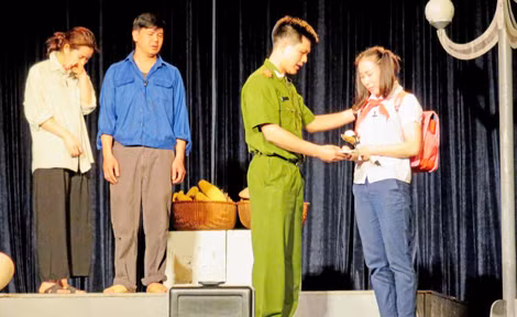 Một cảnh trong vở kịch "Lỡ hẹn" (của Đoàn kịch nói Công an nhân dân).
