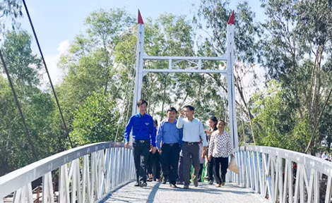 Cầu thép dây văng mới này được kỳ vọng sẽ góp phần quan trọng cải thiện giao thương, đi lại của người dân nơi đây.