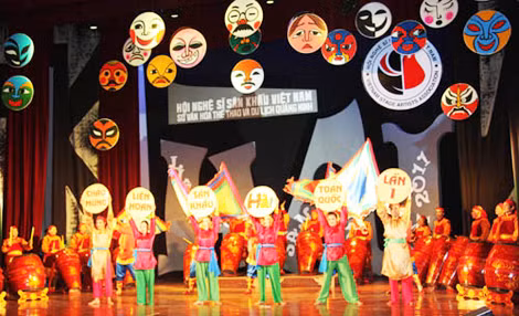 Liên hoan sân khấu hài toàn quốc lần thứ nhất ở Quảng Ninh. Liên hoan sân khấu hài toàn quốc lần thứ nhất ở Quảng Ninh.