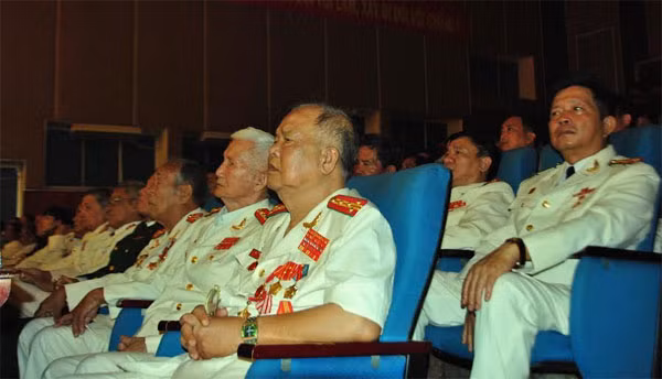 Quang cảnh buổi lễ cùng các đại biểu tham dự.
