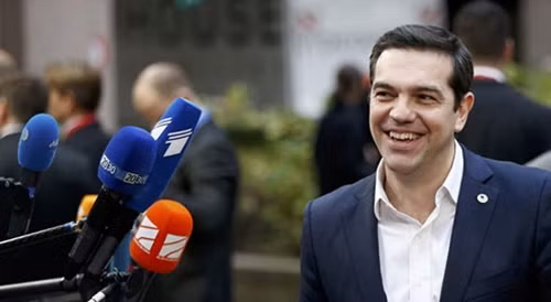 Thủ tướng Hy Lạp Alexis Tsipras trả lời báo giới hôm 28-5.