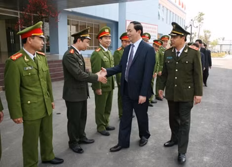 Đại tướng Trần Đại Quang, Ủy viên Bộ Chính trị, Bộ trưởng Bộ Công an thăm, chúc Tết và làm việc tại Công an tỉnh Nam Định.