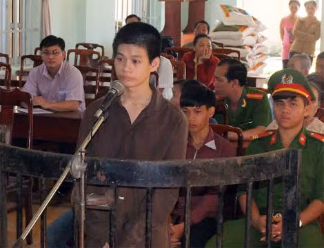 Bị cáo Nguyễn Hùng Quân, trước vành móng ngựa.