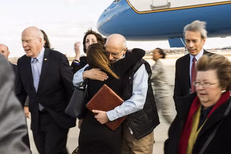 Alan Gross được người thân chào đón về nước tại Căn cứ liên quân Andrews, tháng 12/2014.