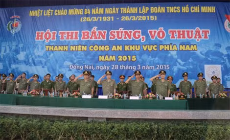 Các đại biểu tham dự lễ khai mạc hội thi. Các đại biểu tham dự lễ khai mạc hội thi.