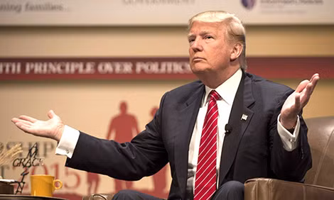 Tỉ phú Donald Trump: “Ông ấy không phải là anh hùng chiến tranh”.