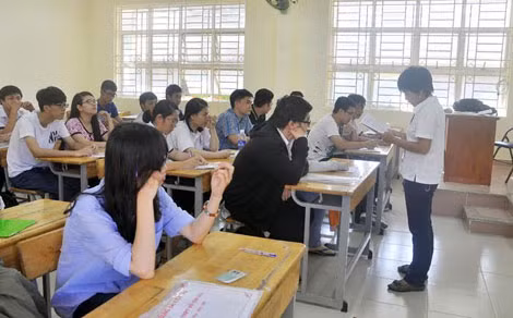 Thí sinh làm thủ tục thi tại cụm thi 27.