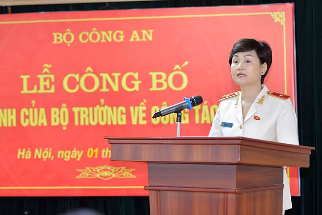 Thiếu tướng Ngô Thị Hoàng Yến phát biểu tại buổi lễ.