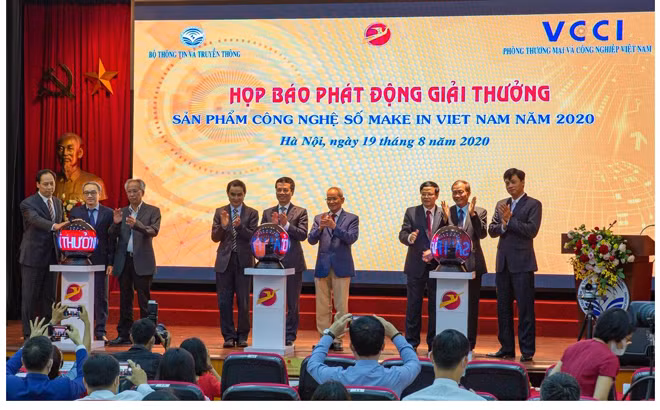 Bộ trưởng Bộ Thông tin và Truyền thông Nguyễn Mạnh Hùng cùng hội đồng ban giám khảo phát động Giải thưởng “Sản phẩm công nghệ số Make in Viet Nam”. Bộ trưởng Bộ Thông tin và Truyền thông Nguyễn Mạnh Hùng cùng hội đồng ban giám khảo phát động Giải thưởng “Sản phẩm công nghệ số Make in Viet Nam”.