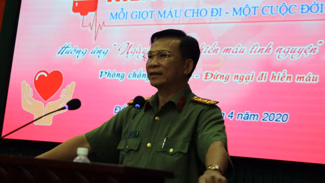 Đại tá Hồ Văn Mười – Giám đốc Công an tỉnh Đắk Nông phát biểu tại buổi lễ.