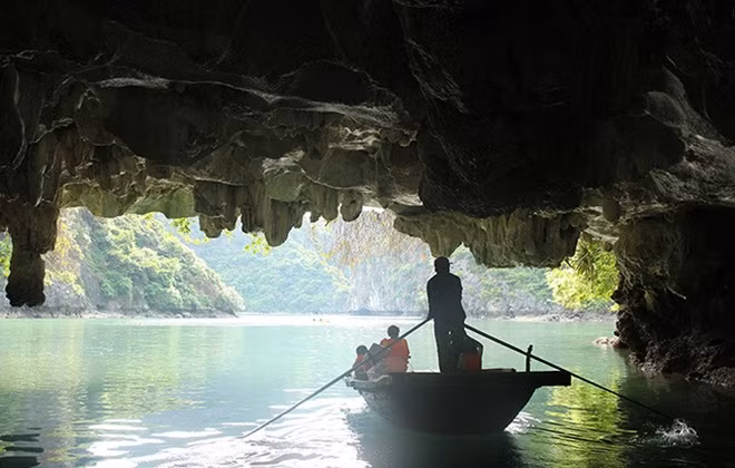 Hang Sáng Tối nơi có bệnh nhân dương tính COVID-19 ghé tham quan.