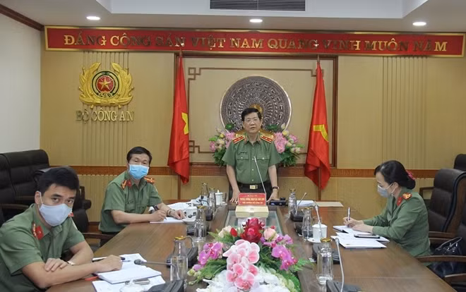 Thứ trưởng Nguyễn Văn Sơn phát biểu tại cuộc họp