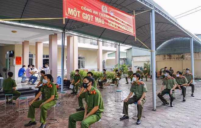 Cán bộ chiến sĩ Công an TP Cần Thơ đã tham gia hiến tặng trên 300 đơn vị máu.