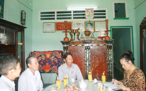 Năm 2015, về xã Vĩnh Hựu, Gò Công, tỉnh Tiền Giang tìm lại tư liệu về Hoàng hậu đỏ.