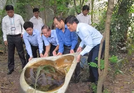 Thứ trưởng Bộ Y tế Nguyễn Thanh Long kiểm tra công tác phòng, chống dịch sốt xuất huyết.