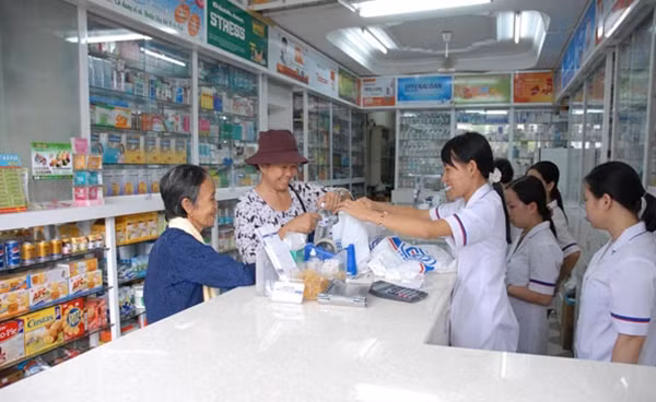 Giá thuốc bị thao túng, bệnh nhân bị thiệt đủ đường.