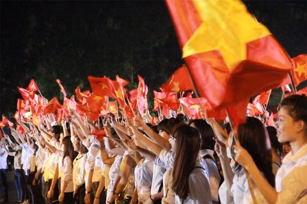 Hàng nghìn sinh viên tham gia chương trình.