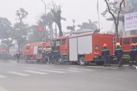Đám cháy được dập tắt và không lan sang khu vực xung quanh, lính cứu hỏa hoàn thành nhiệm vụ.