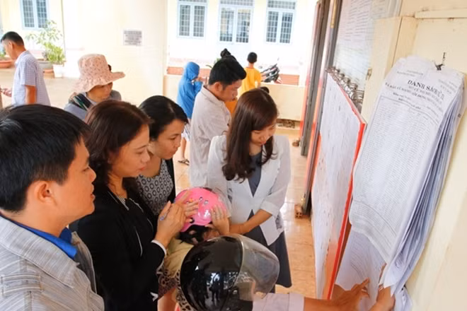 Cử tri Đắk Lắk tham gia bỏ phiếu.