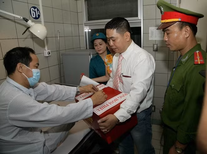 Bỏ phiếu tại giường bệnh