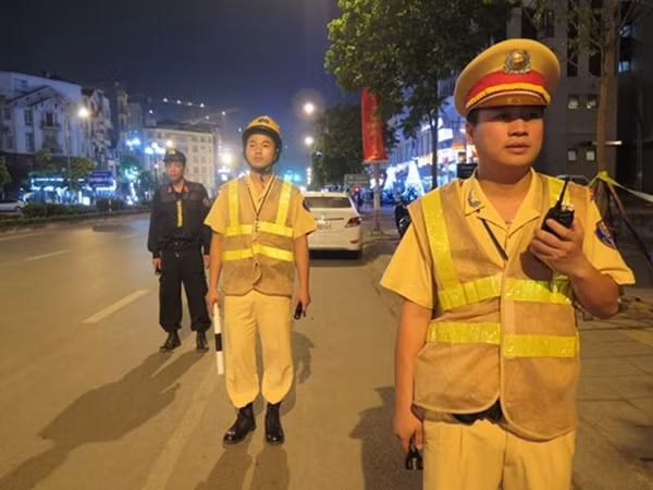 Lực lượng Công an tuần tra đảm bảo ANTT. Ảnh: Xuân Bùi.