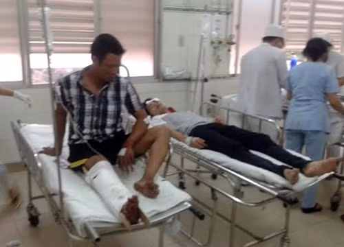 Người bị thương đang cấp cứu tại bệnh viện.