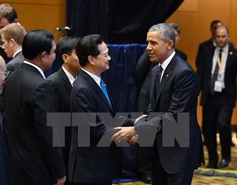 Trong khuôn khổ Hội nghị cấp cao ASEAN 27 và các hội nghị liên quan, ngày 21/11/2015, tại thủ đô Kuala Lumpur, Malaysia, Thủ tướng Chính phủ khi đó là đồng chí Nguyễn Tấn Dũng dự Hội nghị Cấp cao ASEAN – Hoa Kỳ lần thứ 3. Trong ảnh: Tổng thống Hoa Kỳ Barack Obama với Thủ tướng Nguyễn Tấn Dũng tại hội nghị. (Ảnh: Đức Tám – TTXVN)