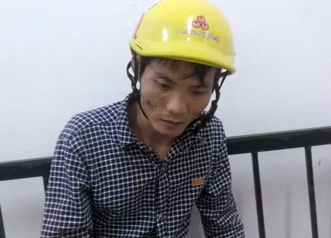 Đối tượng Đào Mạnh Tuân bị dẫn giải về trụ sở CAP Dịch Vọng Hậu.